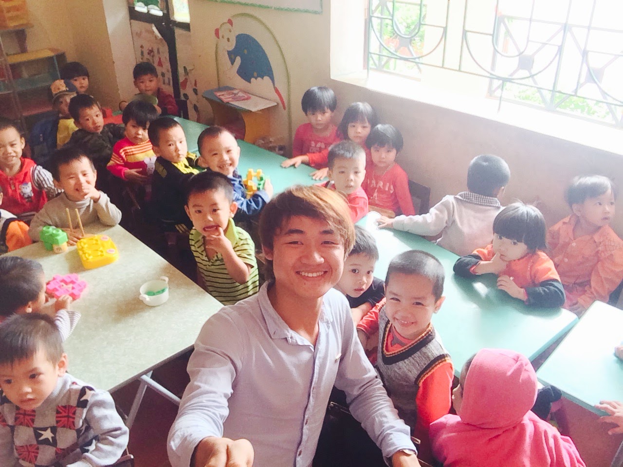 Một khoảnh khắc gặp gỡ cùng các em nhỏ trong tư liệu hoạt động cộng đồng